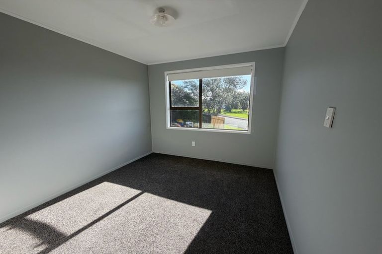 Photo of property in 28 Beauchamp Drive, Massey, Auckland, 0614