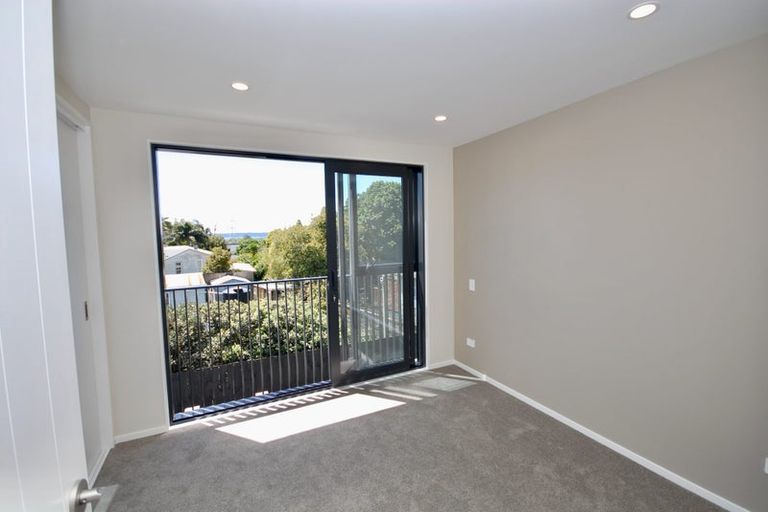 Photo of property in 8/139 Tirimoana Road, Te Atatu South, Auckland, 0602