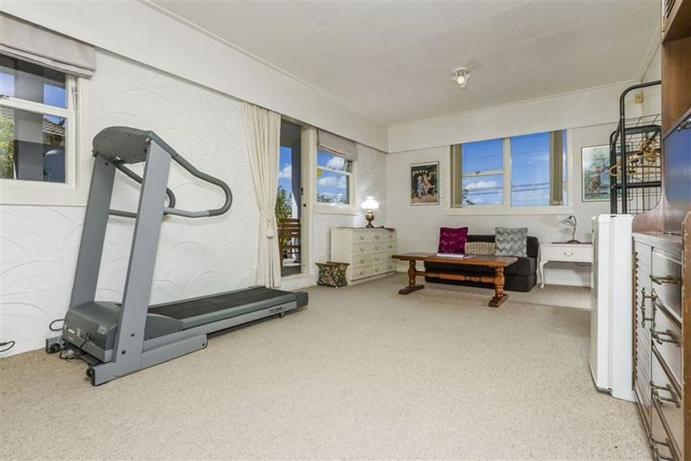 Photo of property in 3 Jellicoe Road, Murrays Bay, Auckland, 0630