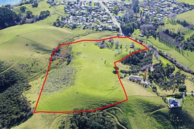 Photo of property in 33 Kawakawa-orere Road, Kawakawa Bay, 2585