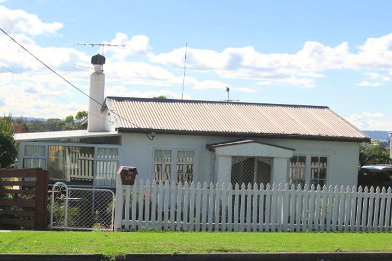 Photo of property in 14 Clayburn Road, Glen Eden, Auckland, 0602