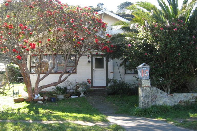 Photo of property in 10 Ranelagh Street, Karori, Wellington, 6012