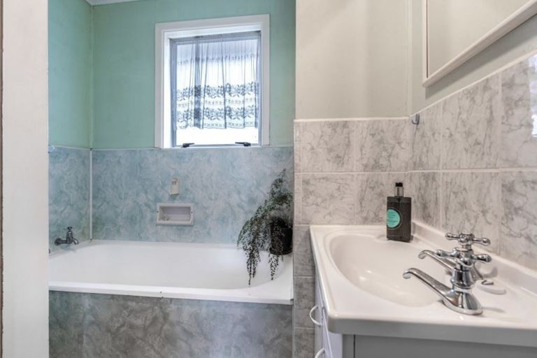 Photo of property in 1/49 Selwyn Crescent, Forrest Hill, Auckland, 0620