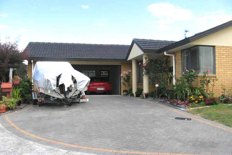 Photo of property in 24 Copplestone Place, New Lynn, Auckland, 0600