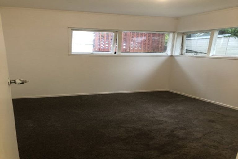 Photo of property in 2 Jonathan Place, Sunnynook, Auckland, 0620