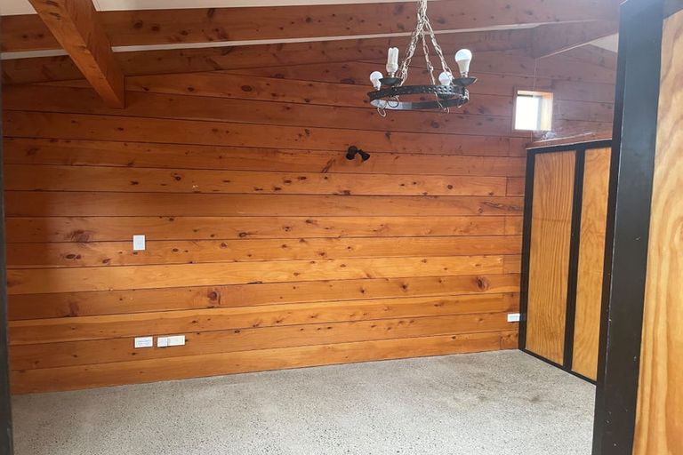 Photo of property in 102 Seaview Road, Paraparaumu Beach, Paraparaumu, 5032