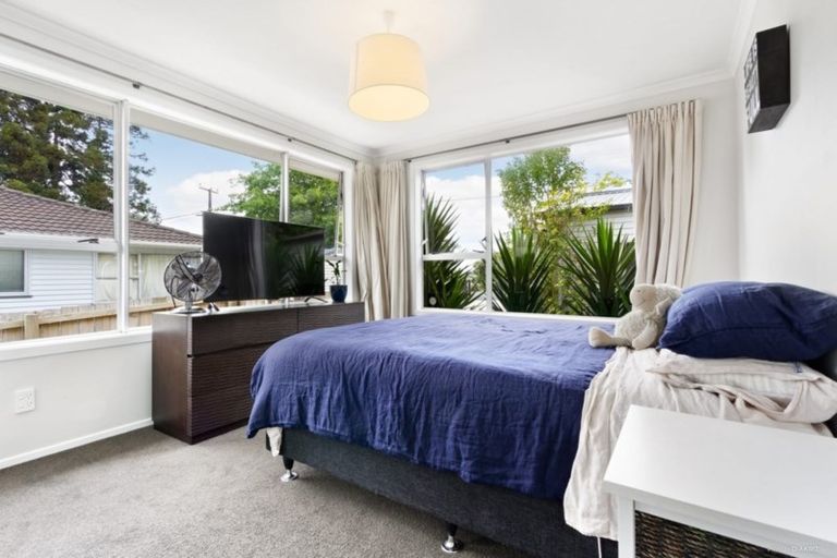Photo of property in 170 Colwill Road, Massey, Auckland, 0614