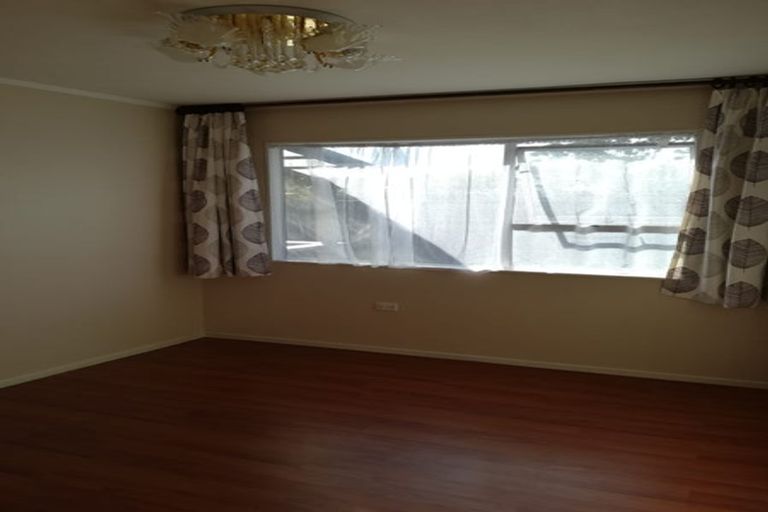 Photo of property in 70 Millbrook Road, Henderson, Auckland, 0612