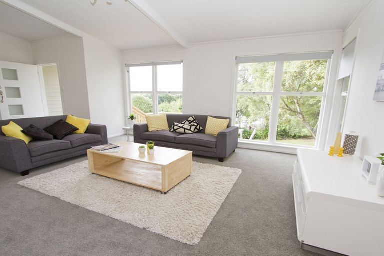 Photo of property in 13 Lantana Road, Green Bay, Auckland, 0604