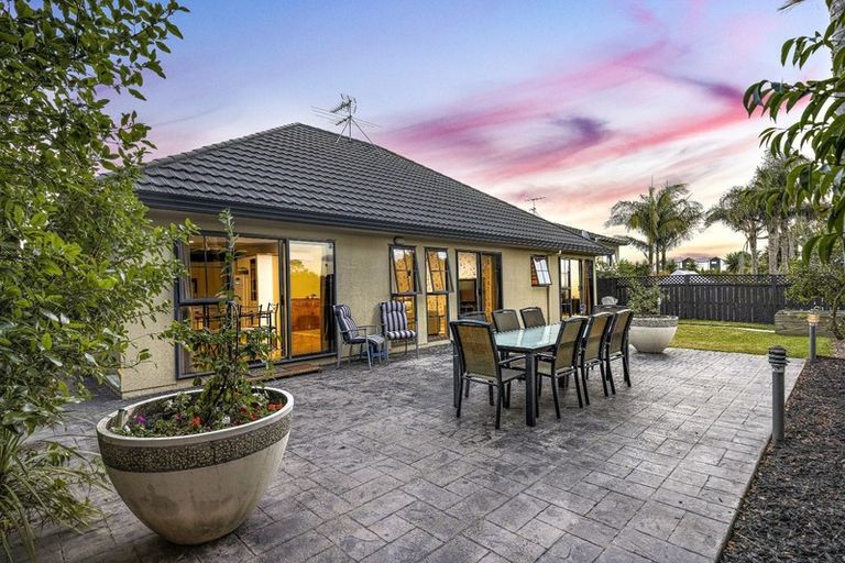 Photo of property in 5 Ruze Vida Drive, Massey, Auckland, 0614