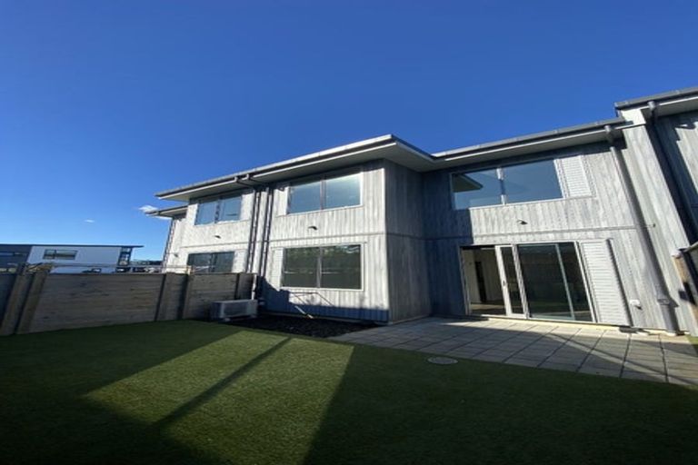 Photo of property in 5 Gunn Way, Hobsonville, Auckland, 0616