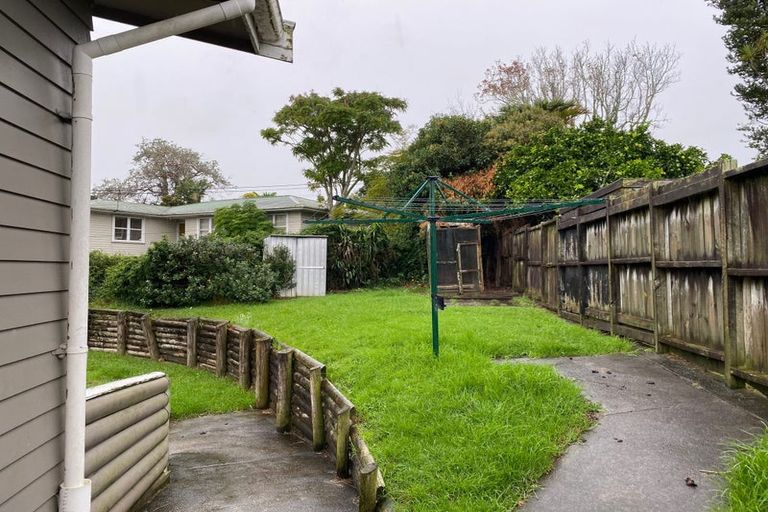 Photo of property in 122 Vodanovich Road, Te Atatu South, Auckland, 0610