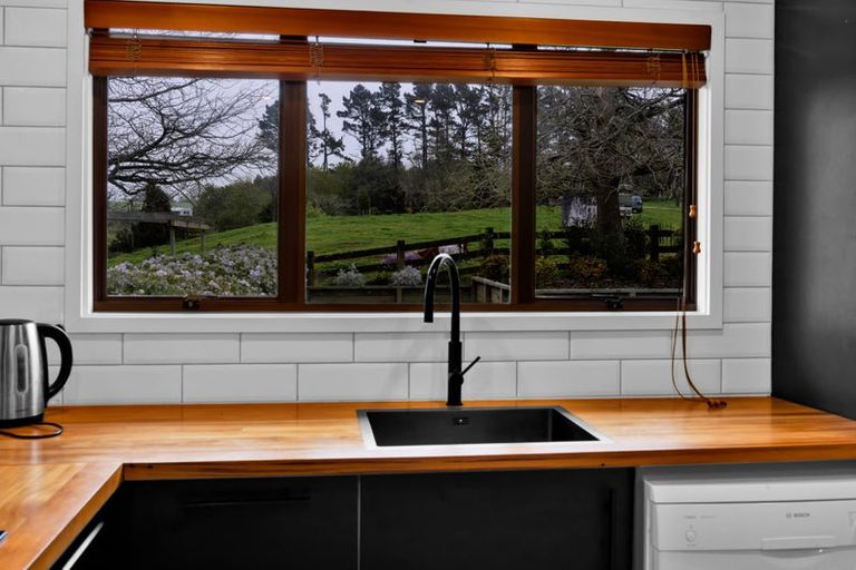 Photo of property in 8 Clearview Road, Lepperton, New Plymouth, 4373