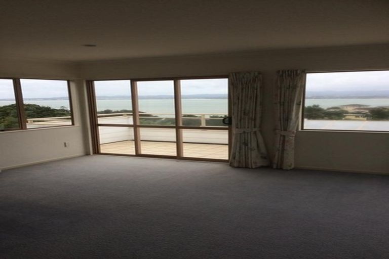 Photo of property in 17 Sea Vista Avenue, Beach Haven, Auckland, 0626