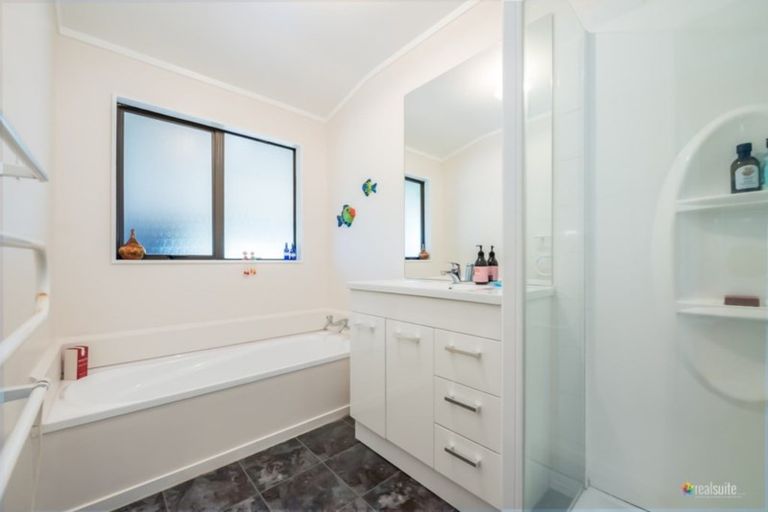 Photo of property in 165 Maungaraki Road, Korokoro, Lower Hutt, 5012