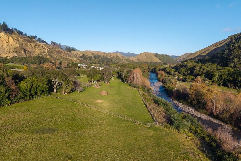 Photo of property in 4 Reikorangi Road, Waikanae, 5036
