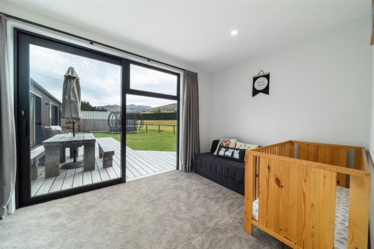 Photo of property in 8 Mulbury Way, Lower Shotover, Queenstown, 9304