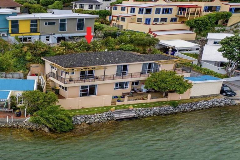 Photo of property in 18 Trevor Terrace, Paremata, Porirua, 5024