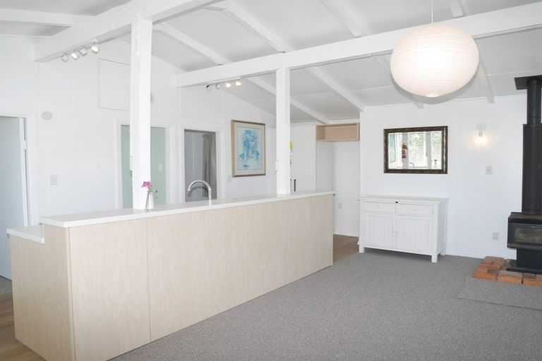 Photo of property in 25 Hemara Street, Waikanae Beach, Waikanae, 5036