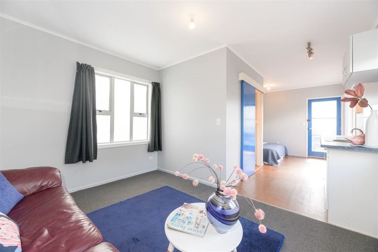 Photo of property in 130 Triangle Road, Massey, Auckland, 0614