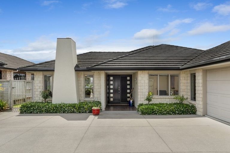 Photo of property in 16 Glenmonarch Place, Pyes Pa, Tauranga, 3112
