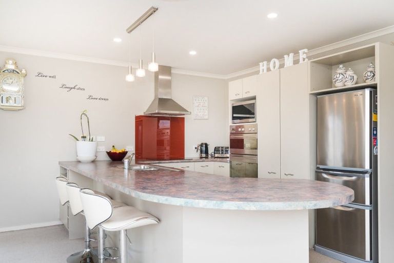 Photo of property in 19 Branigan Parade, Kelvin Grove, Palmerston North, 4414