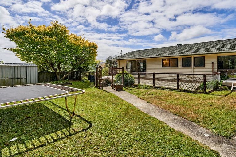 Photo of property in 16 Brasenose Place, Tawa, Wellington, 5028