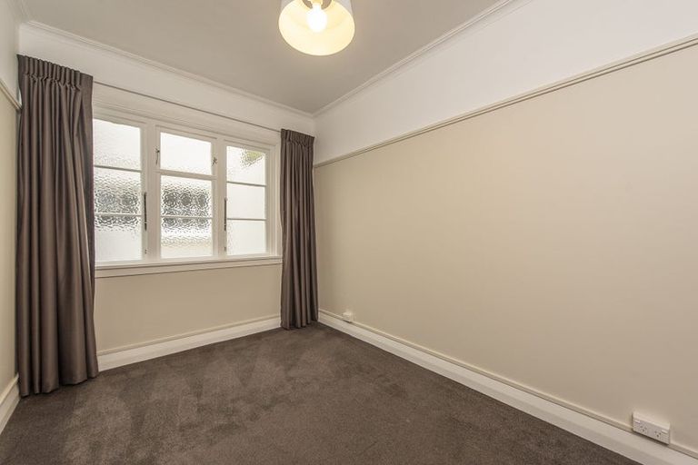 Photo of property in Ionian Flats, 123-125 Brougham Street, Mount Victoria, Wellington, 6011