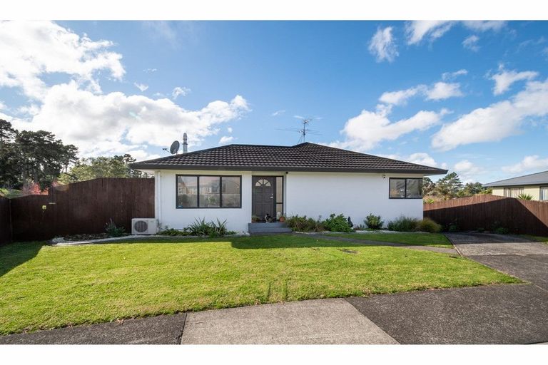 Photo of property in 13 Zefiro Drive, Massey, Auckland, 0614