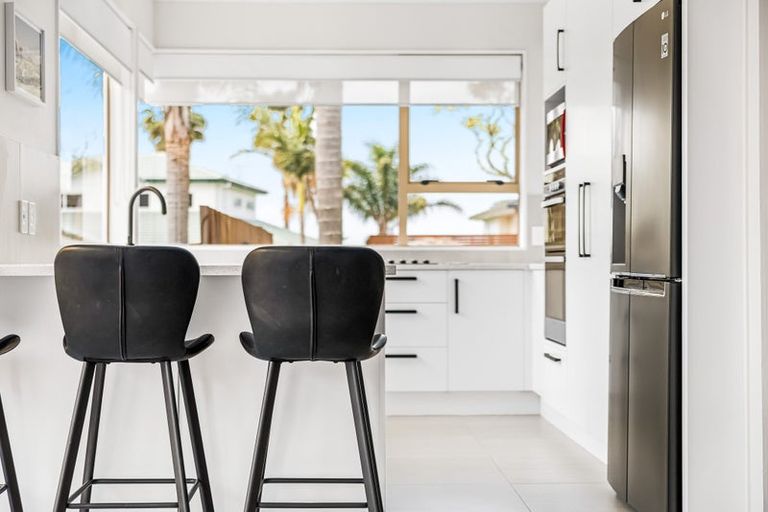 Photo of property in 30 Vermeer Place, West Harbour, Auckland, 0618