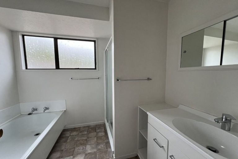 Photo of property in 18 Resolution Place, Bryndwr, Christchurch, 8053