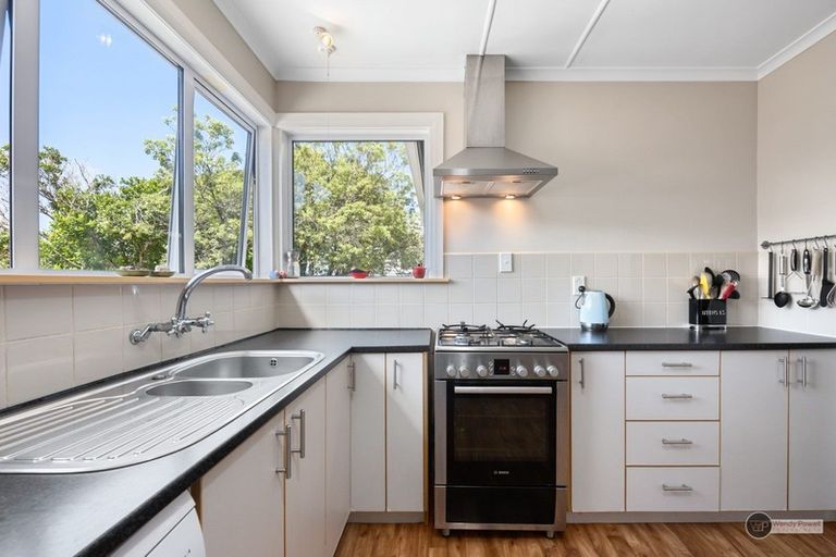 Photo of property in 51 Poto Road, Normandale, Lower Hutt, 5010