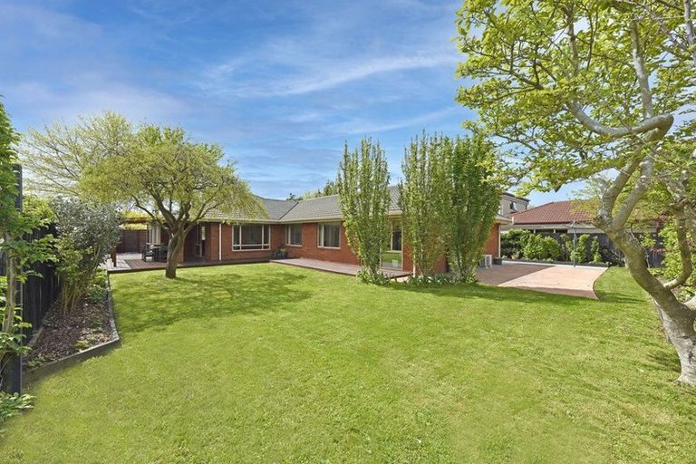 Photo of property in 25 Chesterfield Mews, Russley, Christchurch, 8042