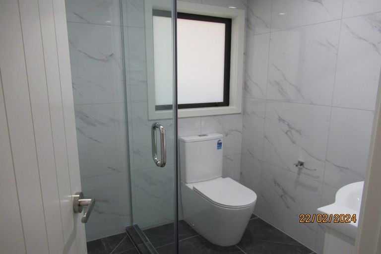 Photo of property in 15 Fernhaven Place, Massey, Auckland, 0614