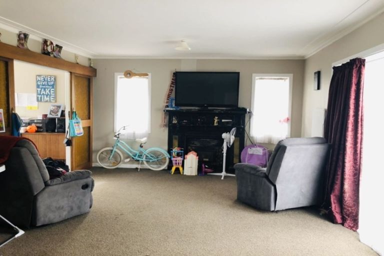 Photo of property in 22 Kingdale Road, Henderson, Auckland, 0610