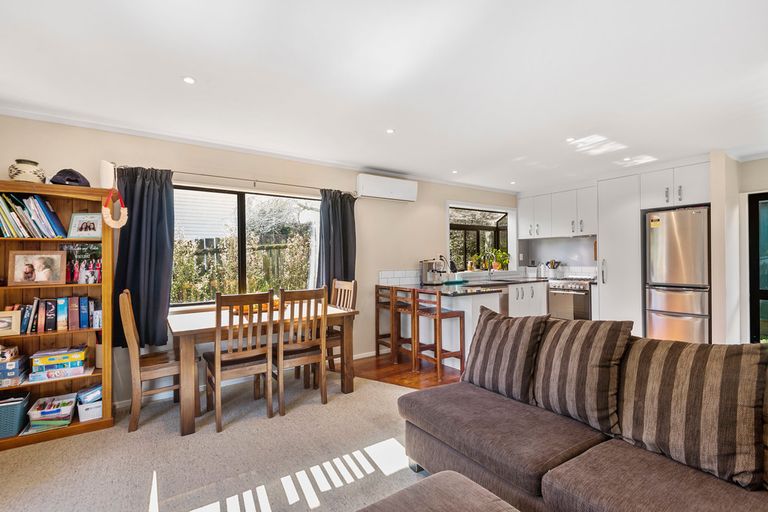 Photo of property in 2/20 Kamara Road, Glen Eden, Auckland, 0602