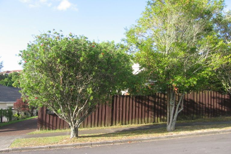 Photo of property in 12 Murano Place, Chatswood, Auckland, 0626