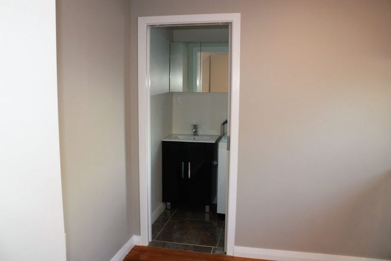 Photo of property in 3 Glen Marine Parade, Glendene, Auckland, 0602