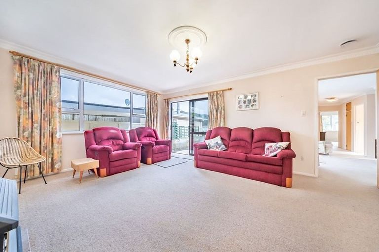 Photo of property in 6 Pencarrow Crescent, Wainuiomata, Lower Hutt, 5014