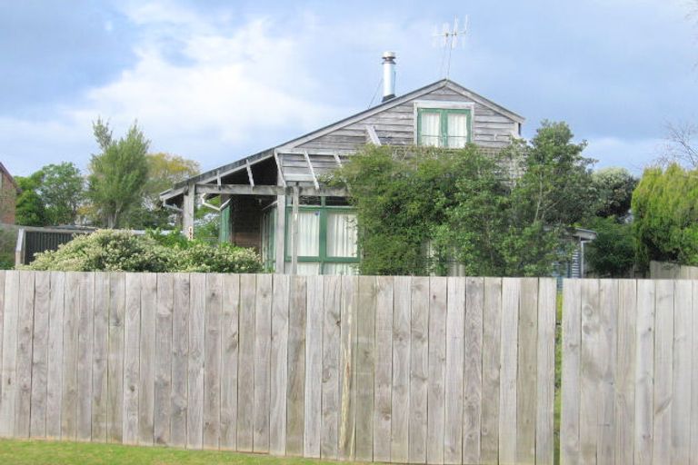 Photo of property in 117 Brook Place, Whangamata, 3620