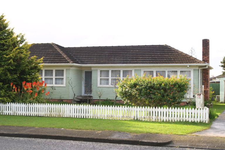 Photo of property in 17 Hallberry Road, Mangere East, Auckland, 2024