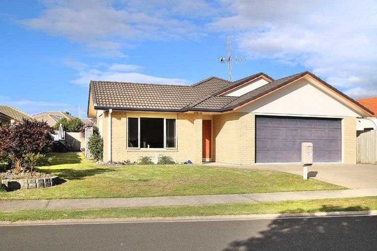 Photo of property in 11 Grabella Place, Papamoa Beach, Papamoa, 3118