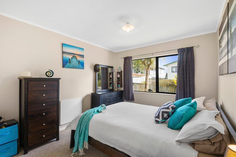 Photo of property in 2/20 Kamara Road, Glen Eden, Auckland, 0602