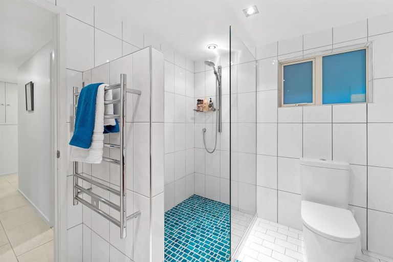 Photo of property in 13 Sandown Road, Rothesay Bay, Auckland, 0630