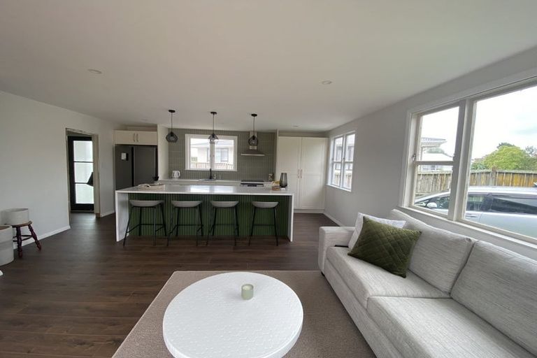 Photo of property in 31 Crocombe Crescent, Beach Haven, Auckland, 0626