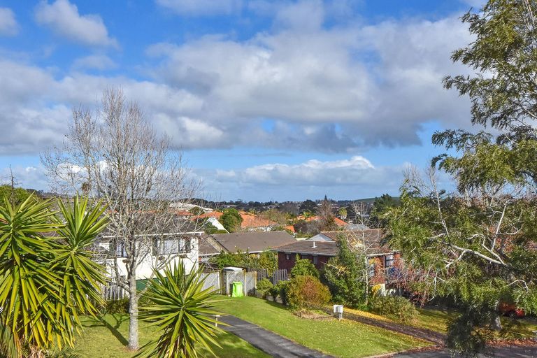 Photo of property in 21 Orinda Close, Botany Downs, Auckland, 2010