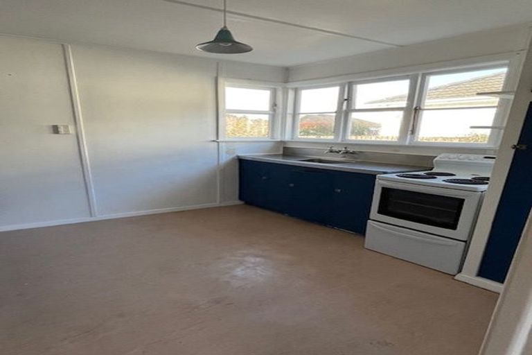 Photo of property in 2/23 Pitcairn Crescent, Bryndwr, Christchurch, 8053