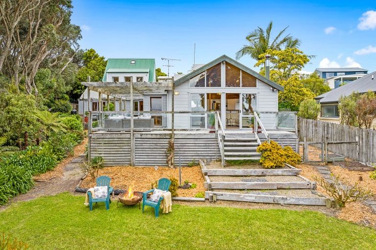 Photo of property in 38 Pacific Parade, Army Bay, Whangaparaoa, 0930