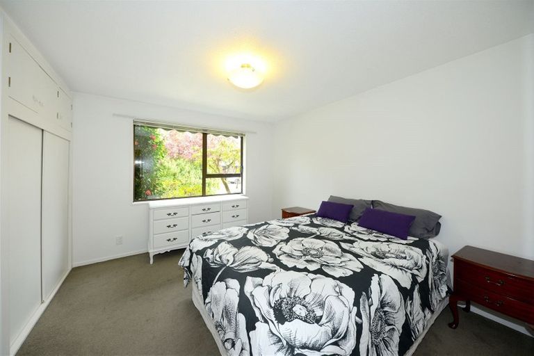Photo of property in 2/11 Rubens Place, Burnside, Christchurch, 8053