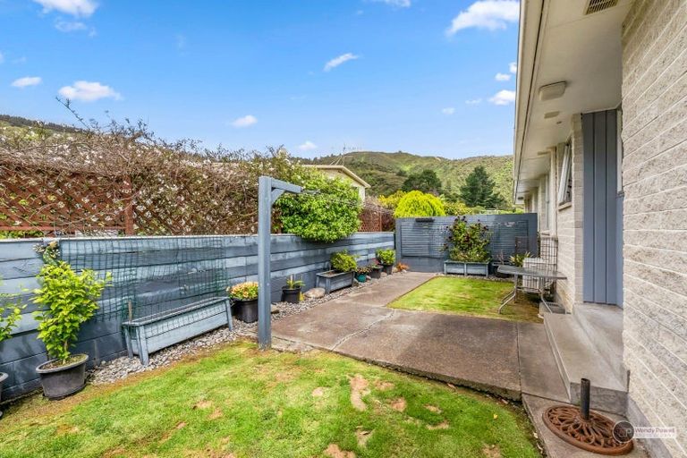 Photo of property in 10a Helvetia Grove, Naenae, Lower Hutt, 5011